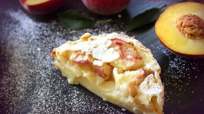 клафути с персиками и миндалем