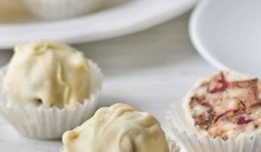 Рецепт ореховых конфет с клюквой в белом шоколаде