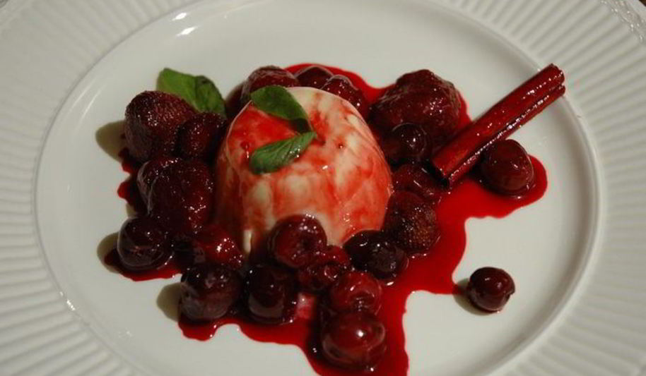 Рецепт баварского крема с ягодным соусом