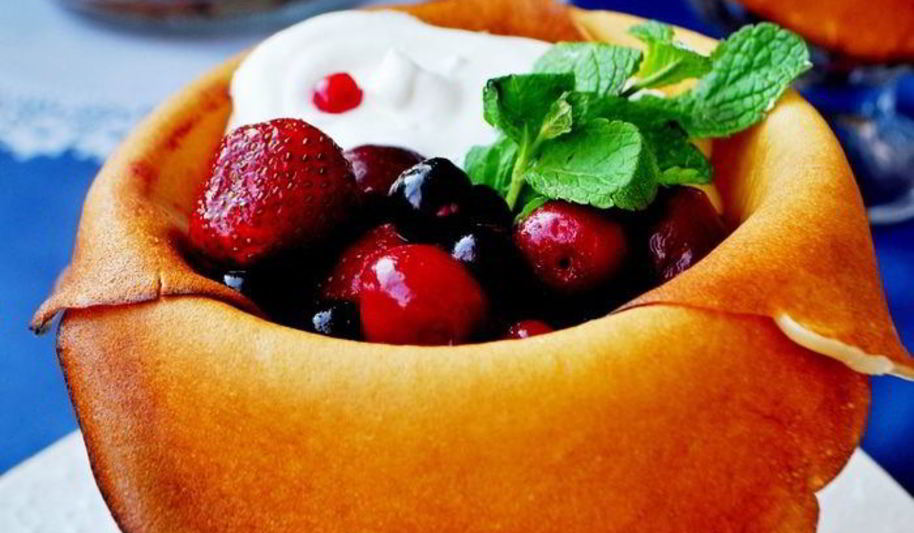 Рецепт блинчиков десертных с сырным кремом и ягодами