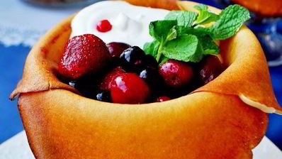 блинчики десертные с сырным кремом и ягодами