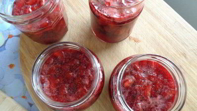 клубнично-ванильный конфитюр с кремом из маршмеллоу