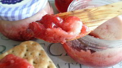 клубнично-ванильный конфитюр с кремом из маршмеллоу