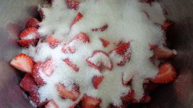 клубнично-ванильный конфитюр с кремом из маршмеллоу