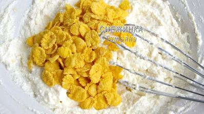 рулет из овсяных хлопьев с творожно-малиновой начинкой и кремом