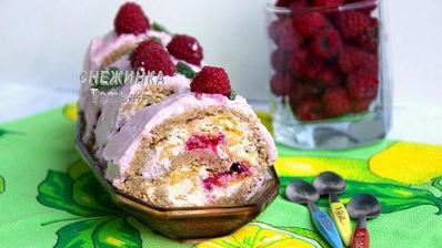 рулет из овсяных хлопьев с творожно-малиновой начинкой и кремом