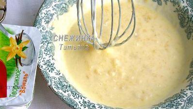 рулет из овсяных хлопьев с творожно-малиновой начинкой и кремом