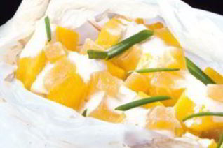 Шашлыки из ананаса с соусом крем-фреш