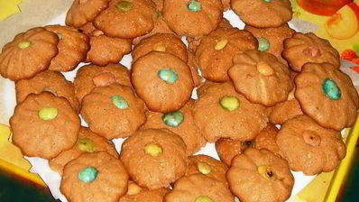 шоколадное курабье с нежным кремом и морскими камешками