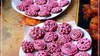 шоколадное курабье с нежным кремом и морскими камешками