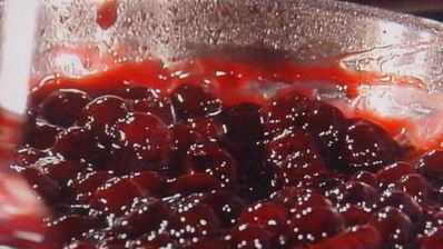 вишневый мильфей с творжно-сливочным кремом и карамельным крокантом