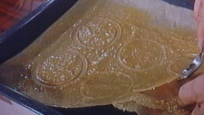 вишневый мильфей с творжно-сливочным кремом и карамельным крокантом