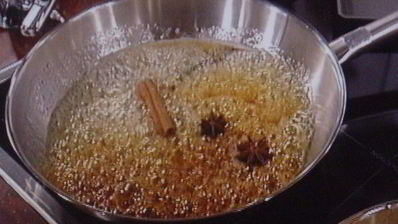 вишневый мильфей с творжно-сливочным кремом и карамельным крокантом