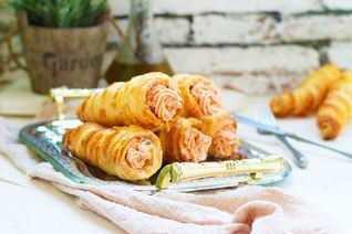 Закусочные трубочки с кремом из копченого лосося