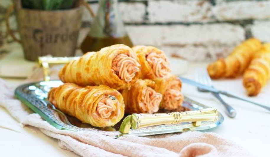 Рецепт закусочных трубочек с кремом из копченого лосося