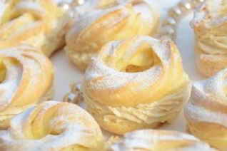 Заварные колечки с творожным кремом