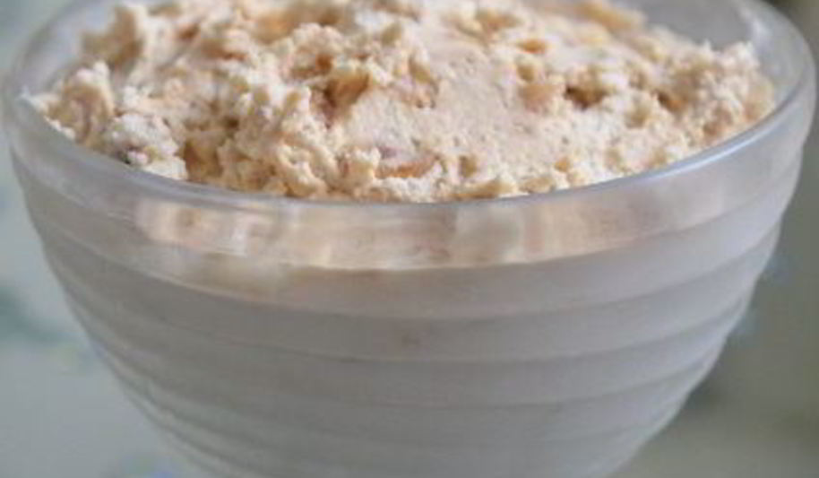 Рецепт мороженого с нугой, ромовым изюмом и карамельными орешками