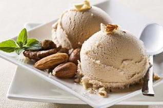 Мороженое с орехами во фритюре