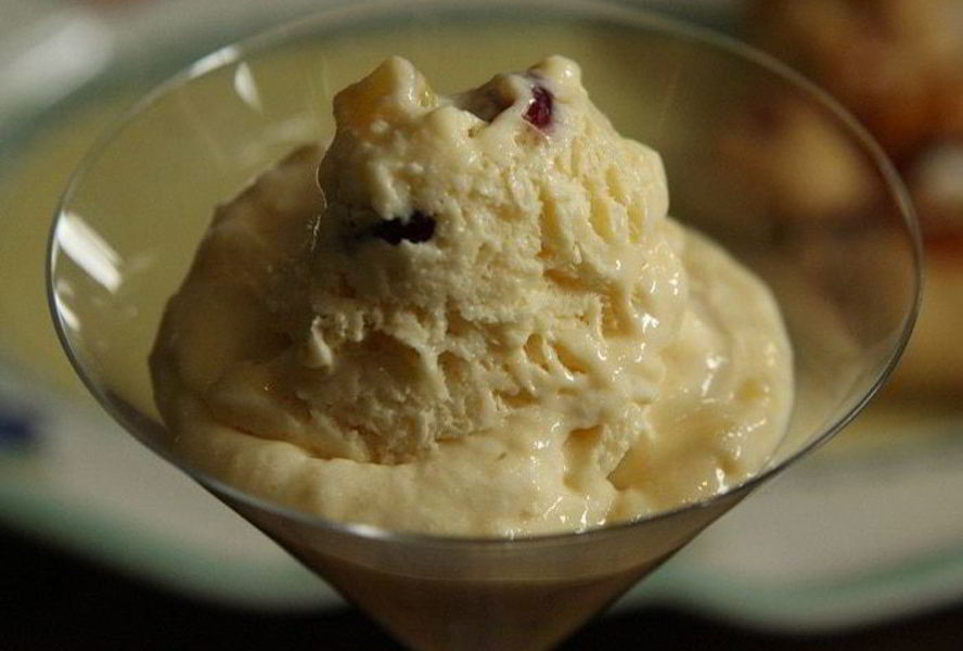 Мороженое с вялеными фруктами