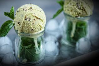 Мятное мороженое с шоколадом
