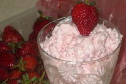 Творожно-клубничное мороженое