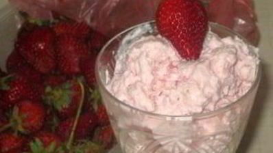 творожно-клубничное мороженое