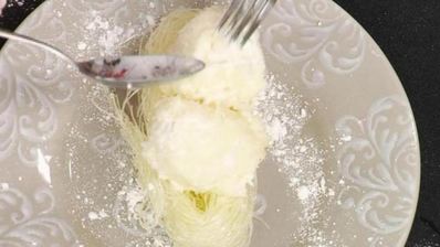 жареное мороженое с фунчозой