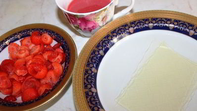 клубничный мусс в клубнике