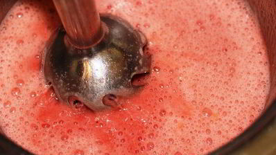 клубничный мусс в клубнике