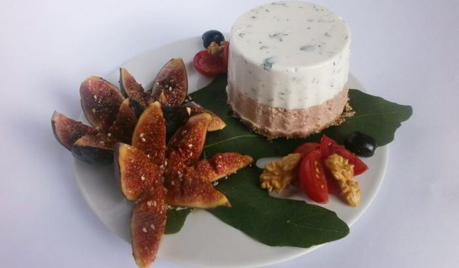 Рецепт мусса два вкуса из творога и ветчины с инжиром