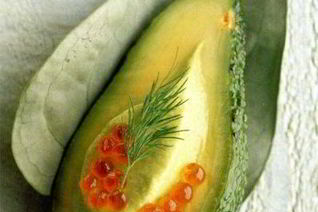 Мусс из авокадо с красной икрой