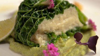 мусс из белой рыбы на пюре из брокколи