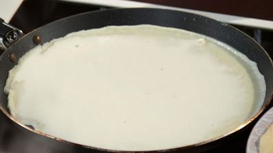 рулет с муссом из трески и брусничным соусом