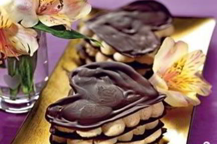 Шоколадные сердечки со сливочным муссом