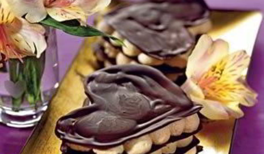 Рецепт шоколадных сердечек со сливочным муссом
