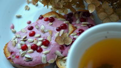 творожный мусс с бананом и брусникой