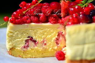 Творожный торт-мусс с ягодами в белом шоколаде