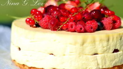 творожный торт-мусс с ягодами в белом шоколаде