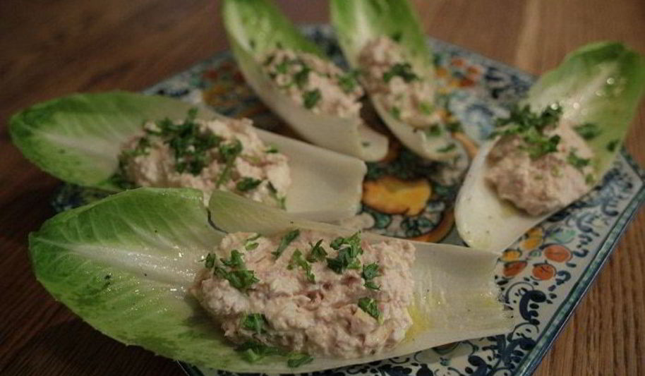 Рецепт закуски из цикория с куриным муссом и тархуном