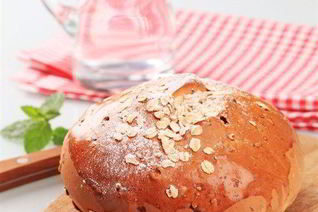 Деревенский пасхальный каравай с орехами