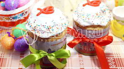 кулич с изюмом