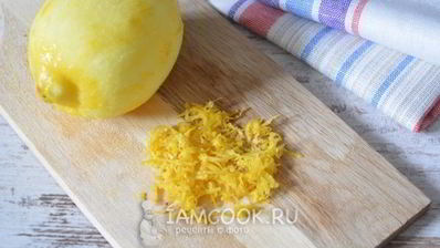 кулич с миндалем и лимонной цедрой