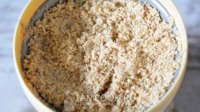 кулич с миндалем и лимонной цедрой