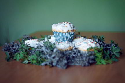 Куличи с миндалем и изюмом