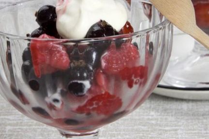 Сметанное суфле с ягодами