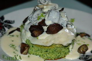 Суфле из брокколи со шпинатом, рыбным филе и лесными грибами