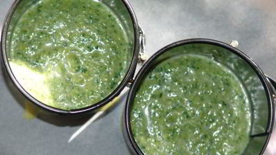 суфле из брокколи со шпинатом, рыбным филе и лесными грибами