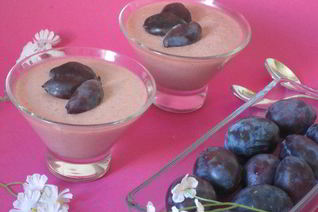 Суфле из слив со сгущенным молоком