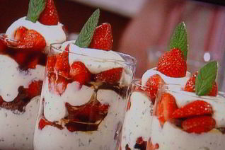 Базиликовый тирамису с клубникой