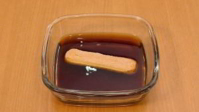 порционное тирамису с вишней и шоколадом